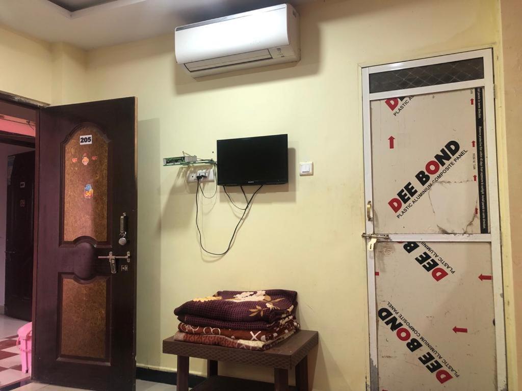 אויאיין New Yanti Guest House מראה חיצוני תמונה